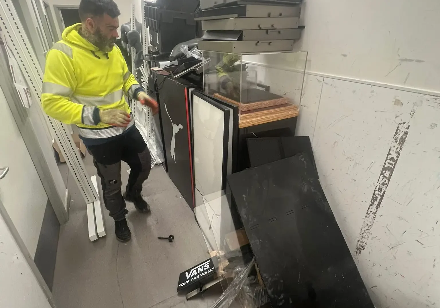 tjb-waste-south-wales-shop-clearance-6